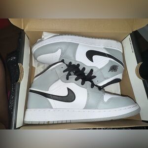 Jordan Kids Sneakers in Gray and White